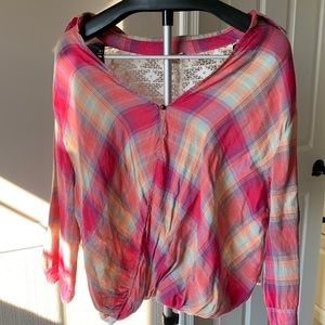 Buckle Gimmicks plaid pullover 3/4 sleeve with open crocheted back size XL